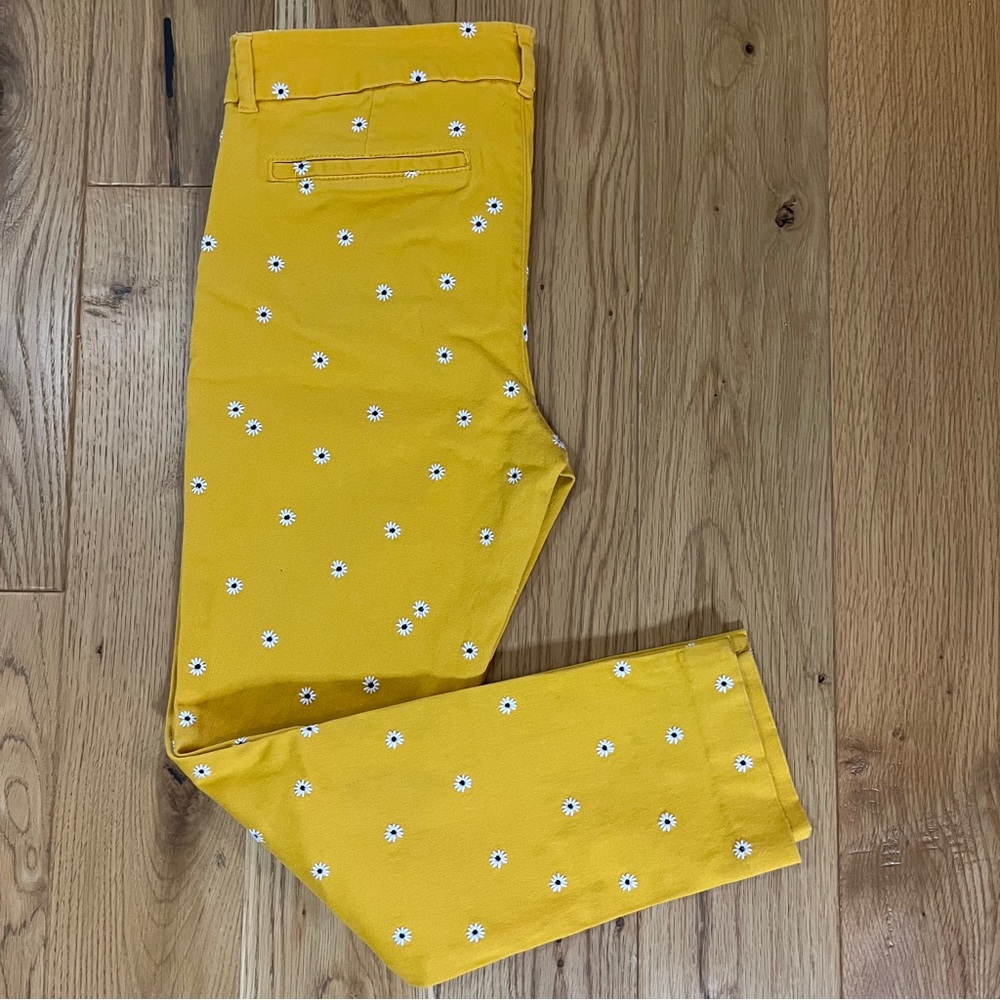 Old Navy Pixie Ankle Skinny Mustard Yellow White Daisy Pant. Size 8.